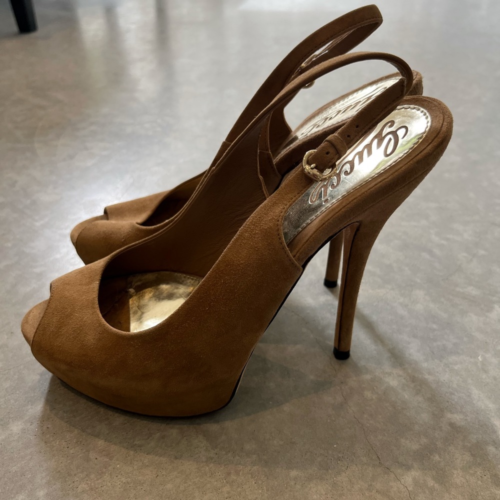 Gucci Peep-toe Suede Slingback Tan
